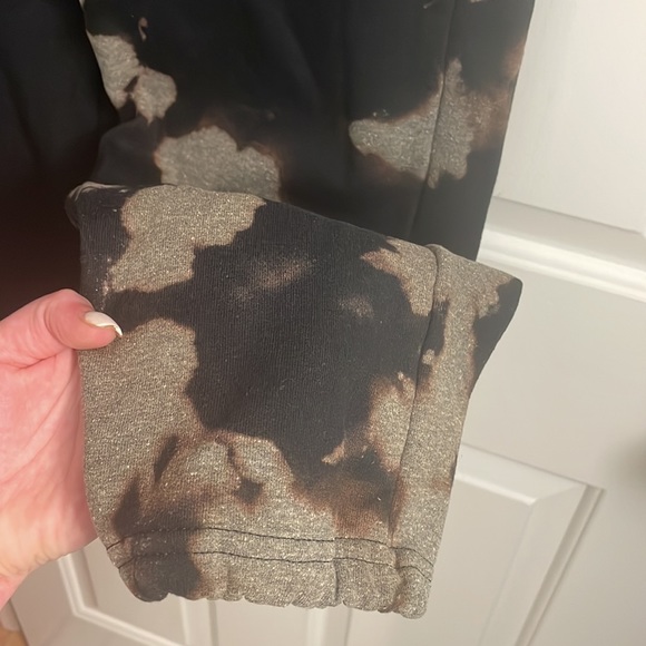 Acid Wash Sweatpants - Picture 3 of 3